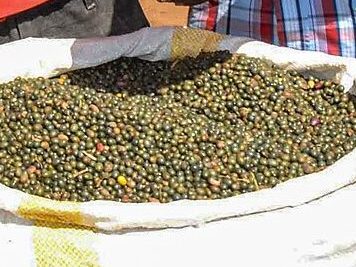 Small green dry beans at a market in Uganda, used as a representative greengram photograph
